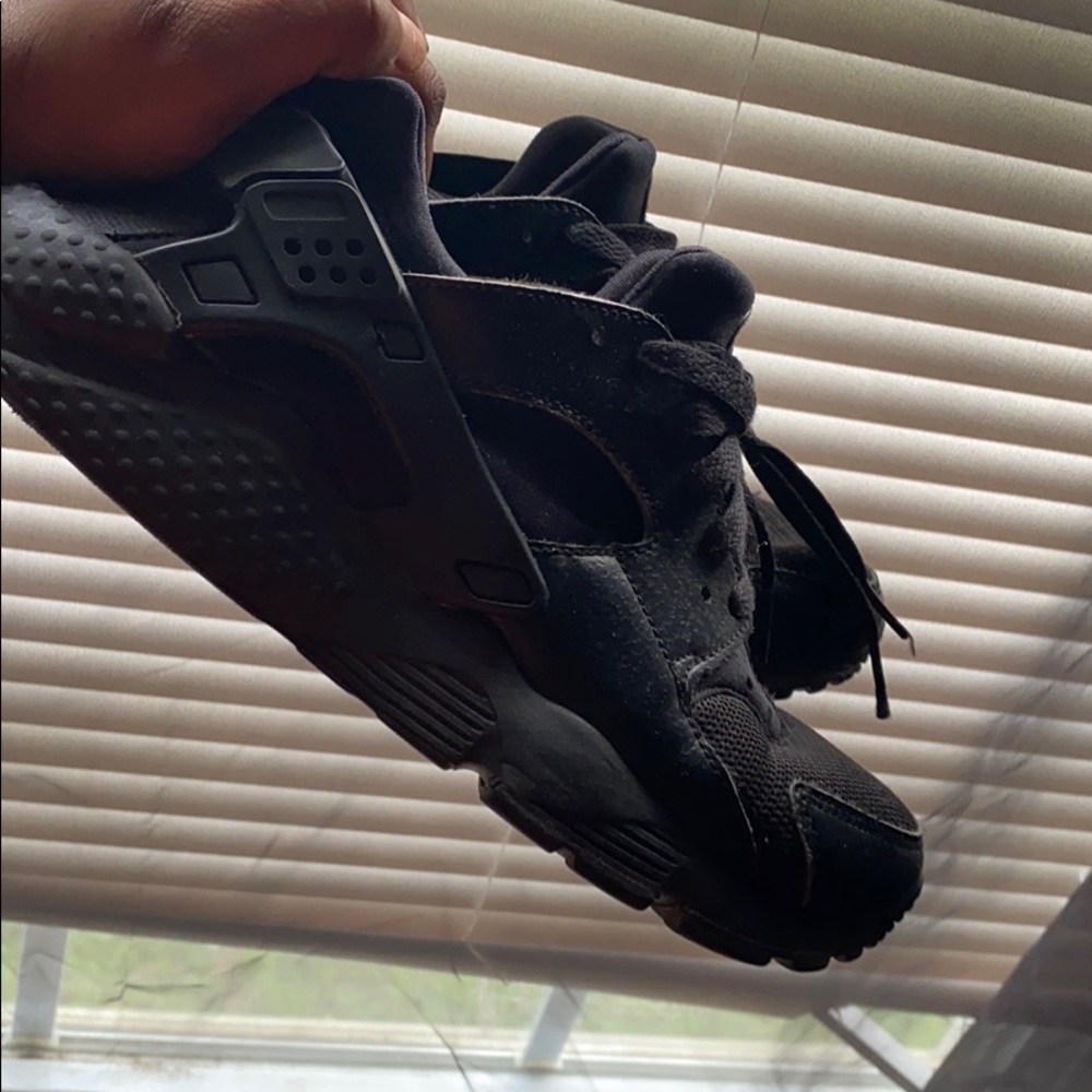 black huaraches